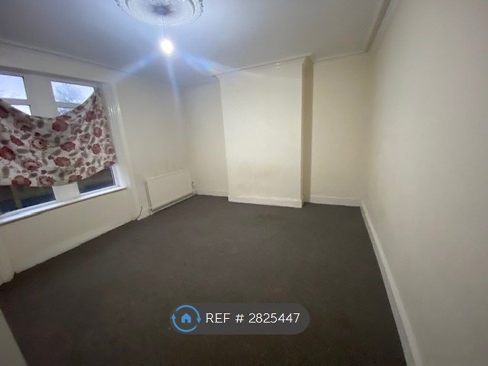 Property photo 3 of 7 Bedroom 1