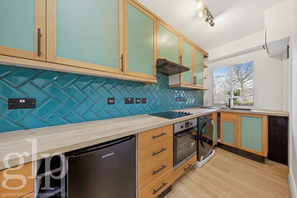 Property photo 3 of 13 987395