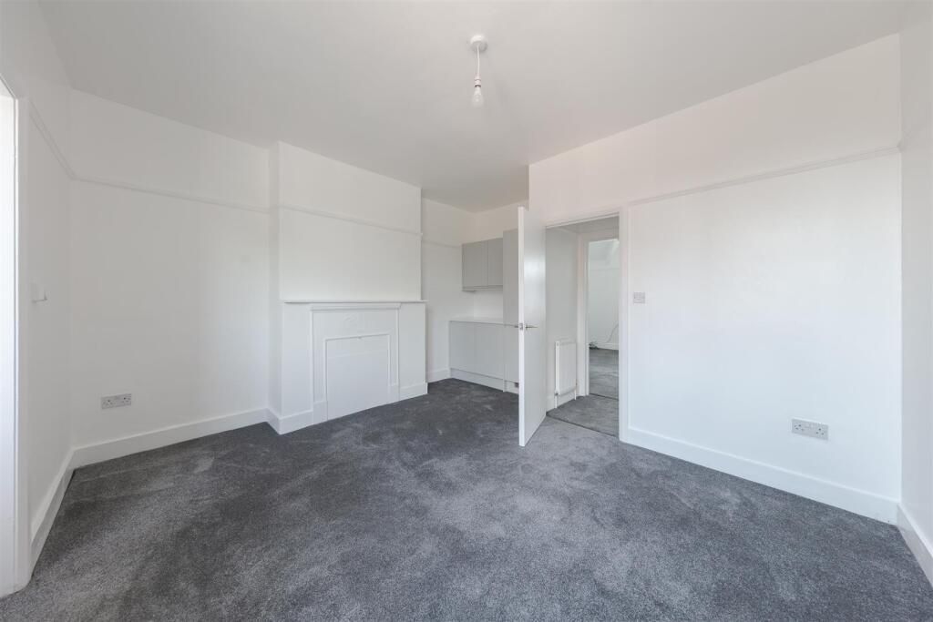 Property photo 2 of 8 Brackenbury 07.Jpeg