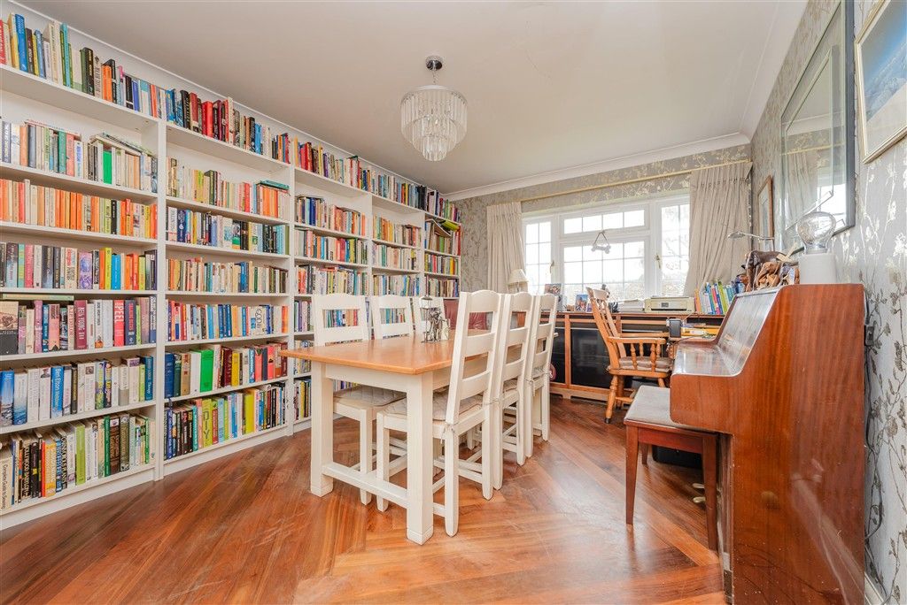Property photo 2 of 16 Dining Room