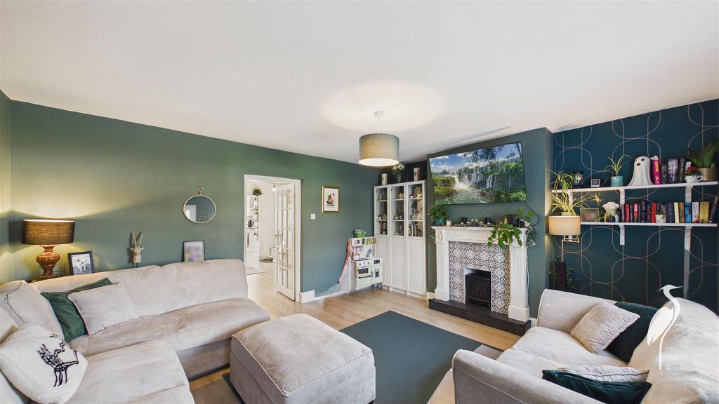 Property photo 2 of 22 Lounge