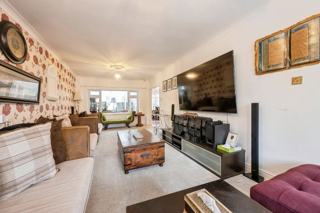 Property photo 3 of 39