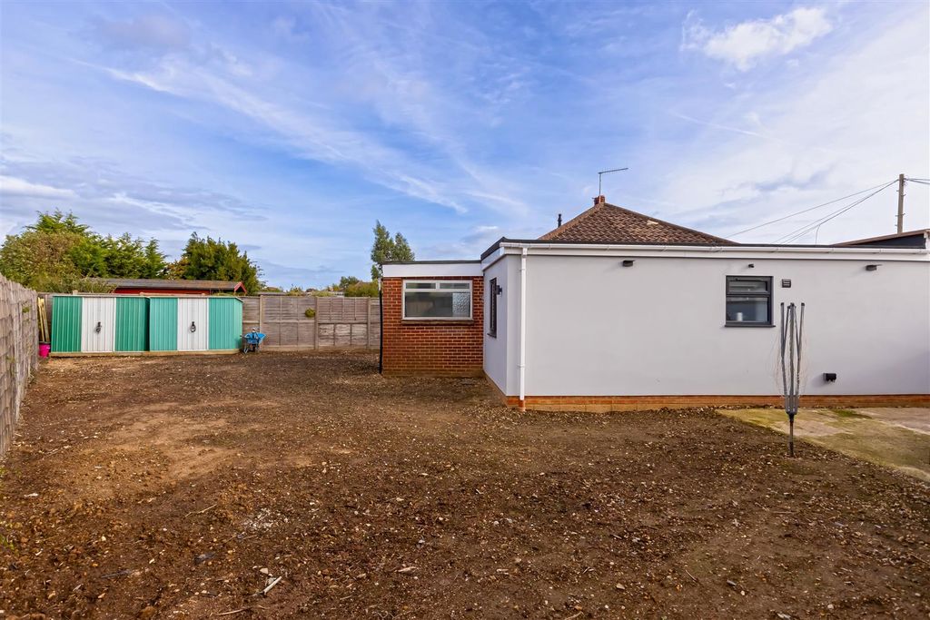 Property photo 3 of 12 West Onslow Close_11.Jpg