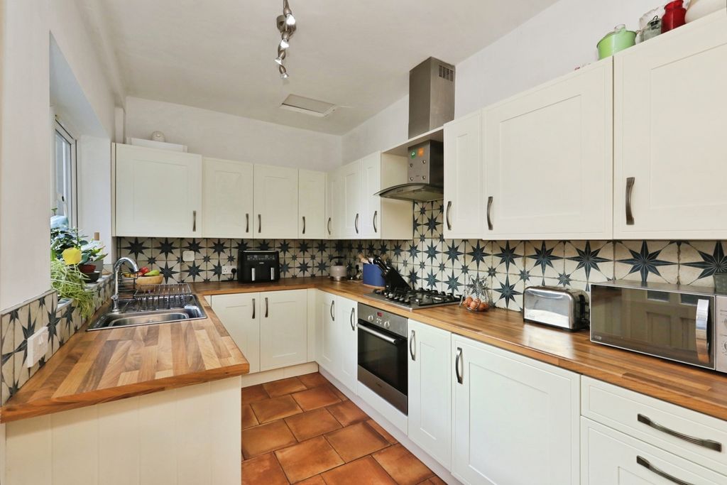 Property photo 3 of 25 Pbox-Img.Jpg
