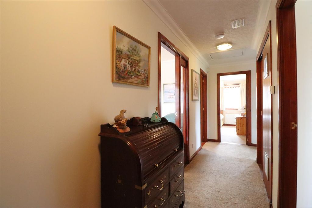 Property photo 2 of 27 Hall.Jpg