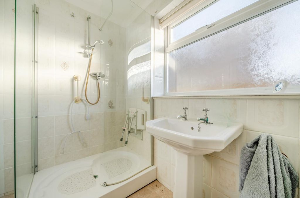 Property photo 3 of 16 1385418-6-6926Cce34F469.Jpg