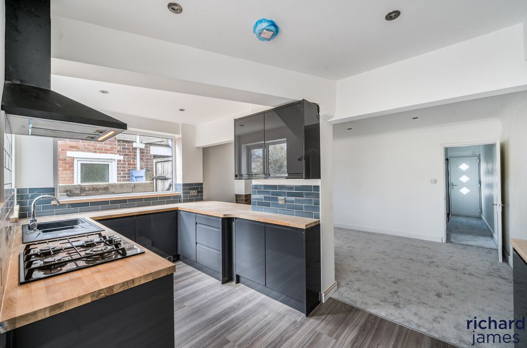 Property photo 3 of 22 d9E74480205A4Ab29E644Dd0Aa407F86