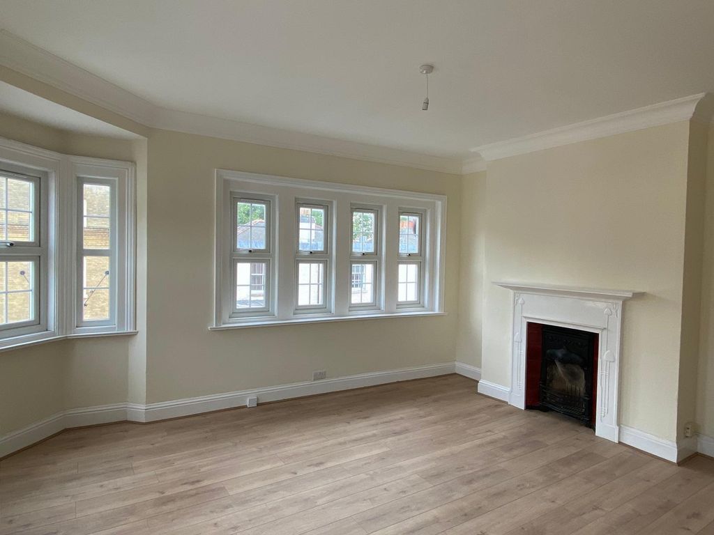 Property photo 1 of 4 Living Room