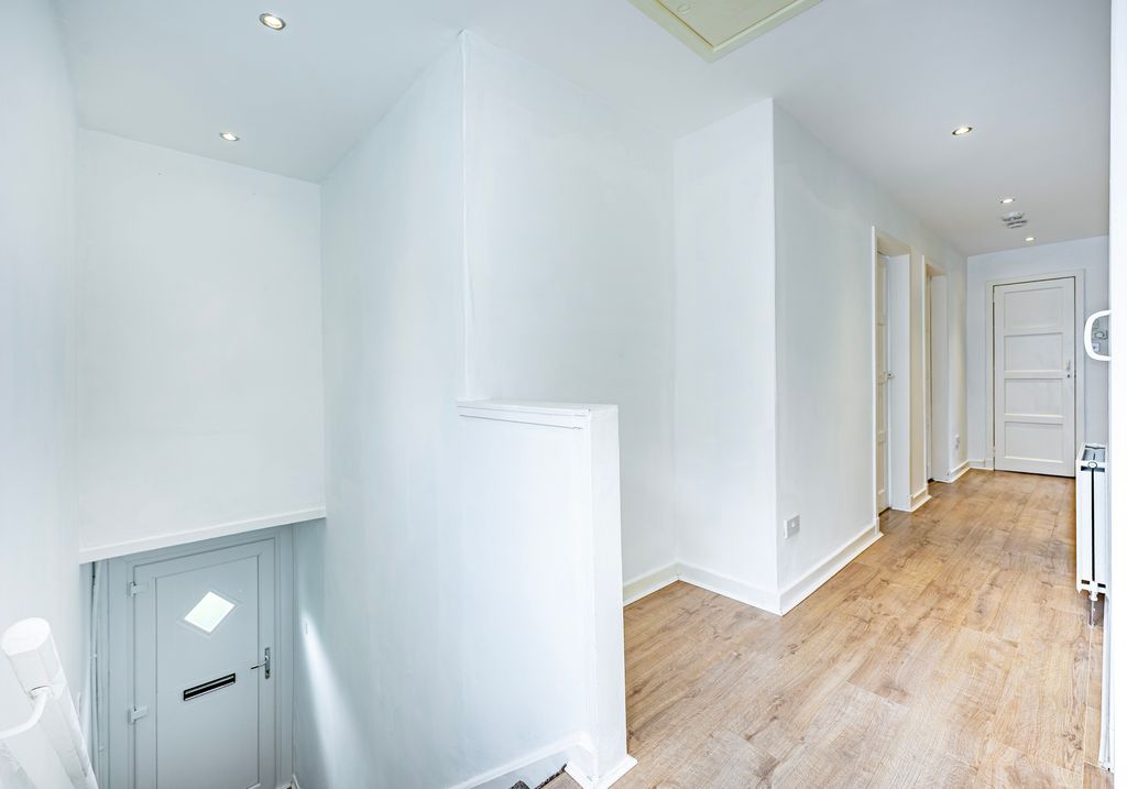 Property photo 2 of 35