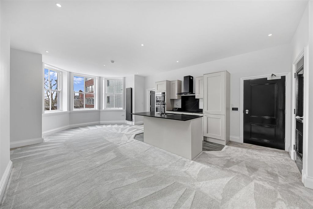 Property photo 1 of 32 Kitchen Lounge Area