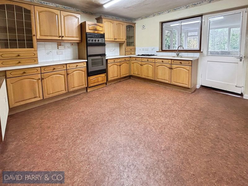 Property photo 2 of 15 Bungalow In A Generous Plot