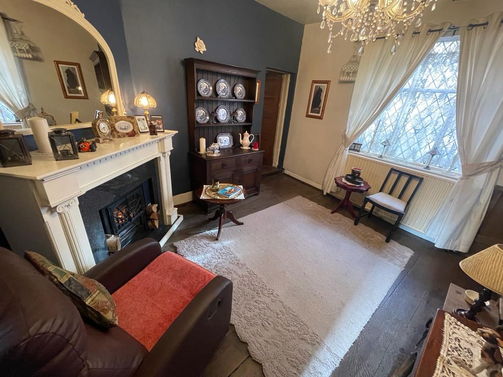 Property photo 2 of 11 Hazlitt House Front Room