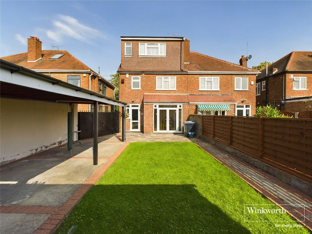 Property photo 3 of 9 Garden