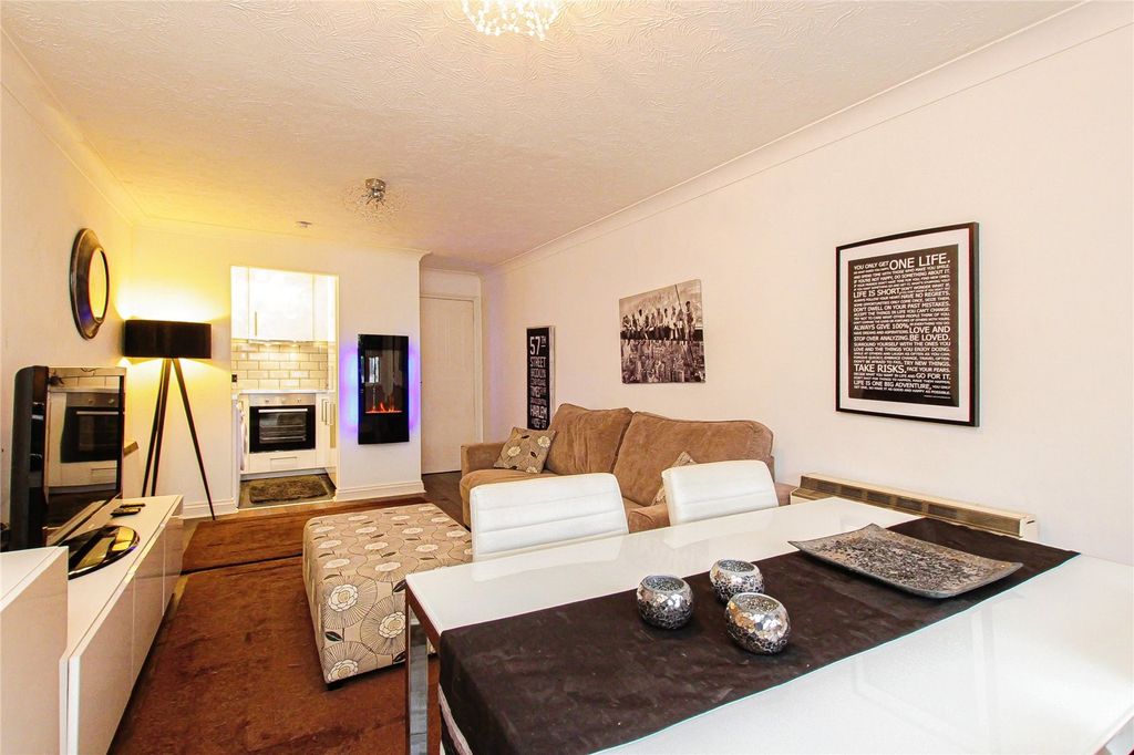 Property photo 3 of 15 Picture No. 12