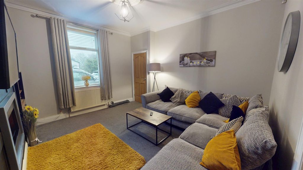 Property photo 3 of 10 Living Room