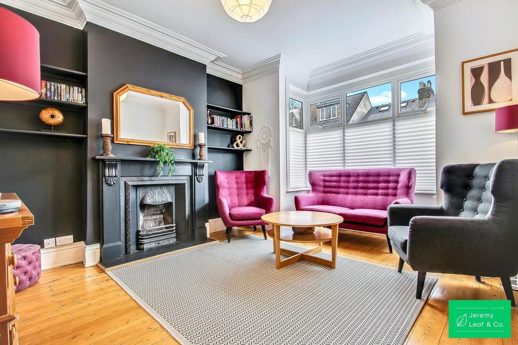 Property photo 3 of 23 Living Room