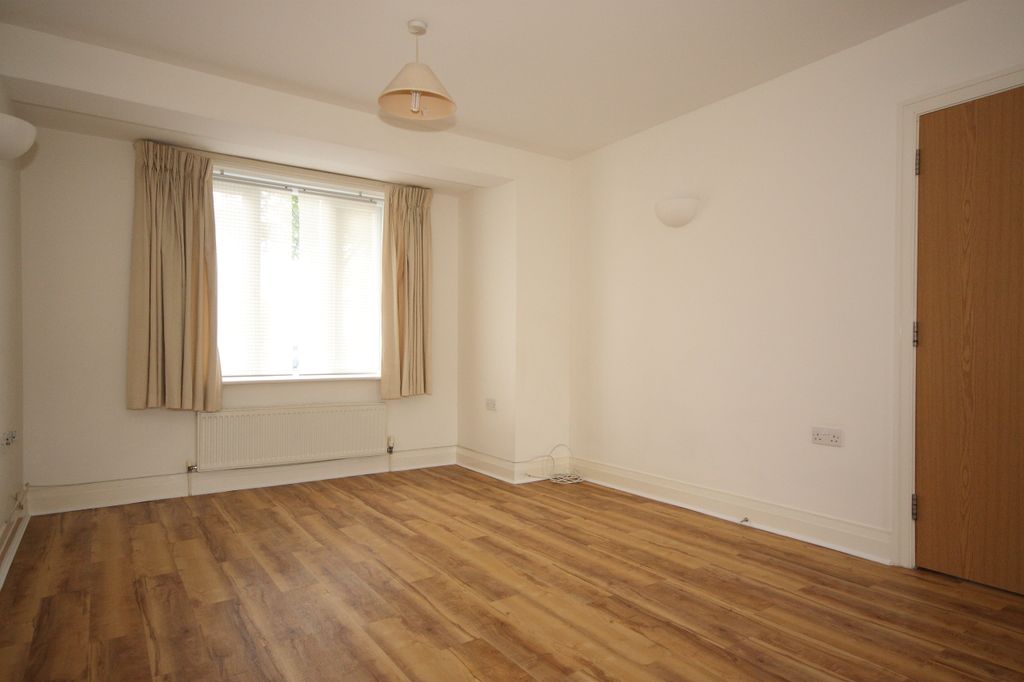 Property photo 2 of 7 Living Room