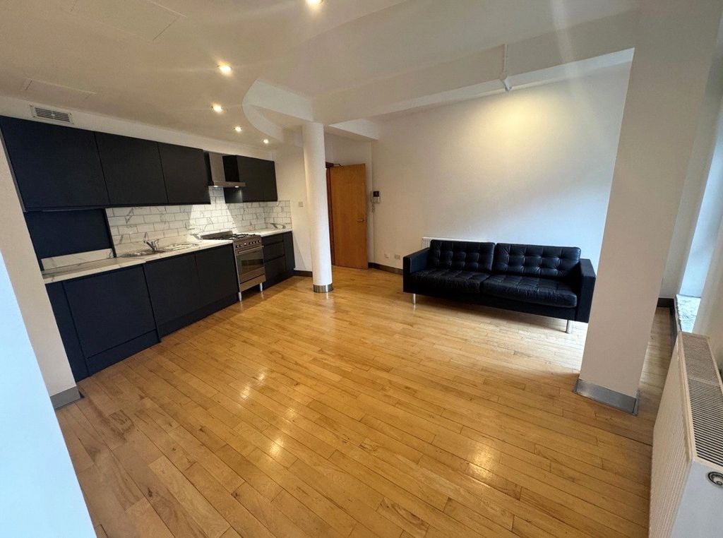 Property photo 2 of 11 Picture No. 15