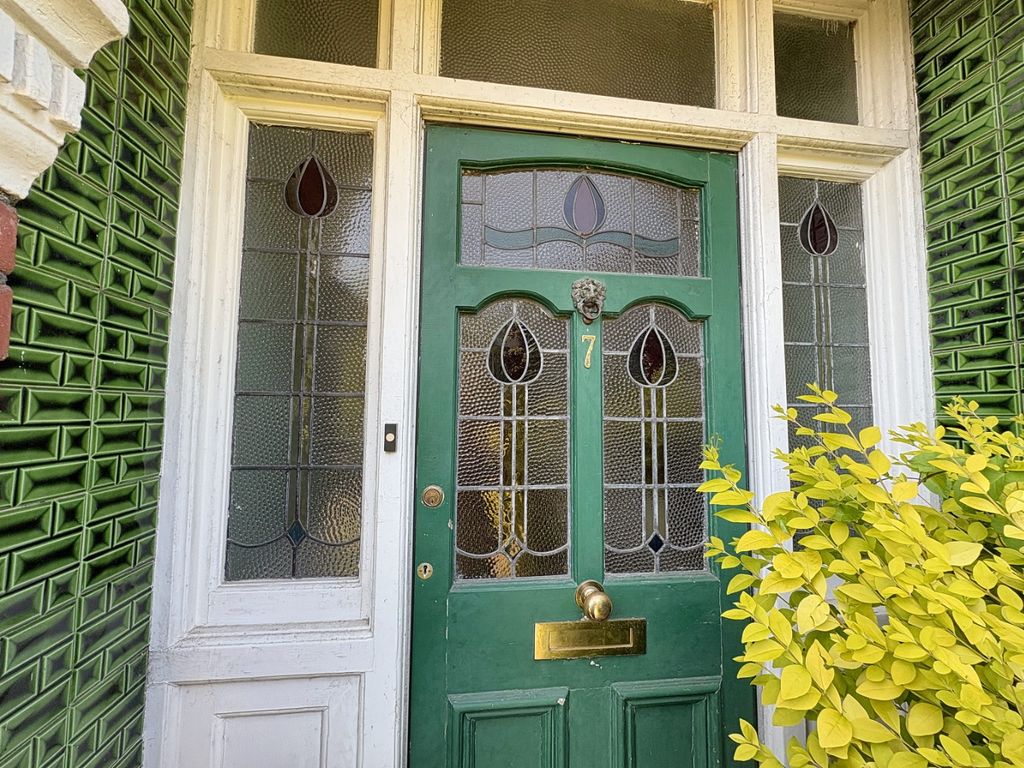 Property photo 2 of 31 4381842