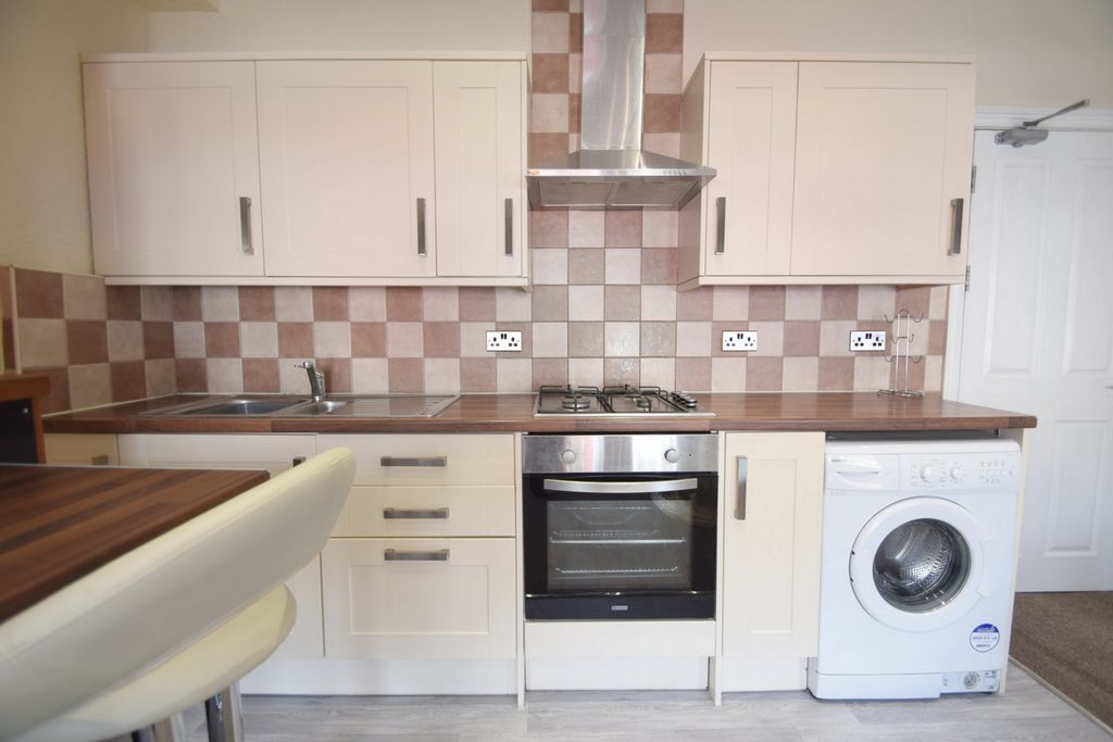 Property photo 3 of 10 Photo 5