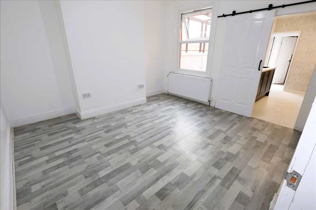 Property photo 3 of 14 Dining Room