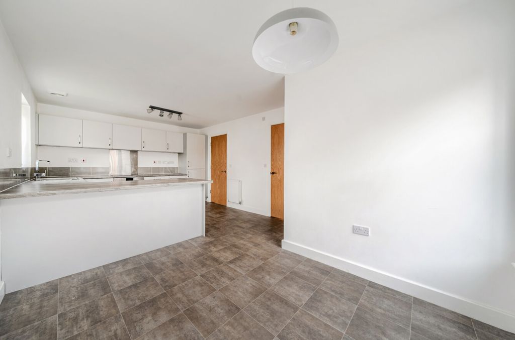 Property photo 3 of 23 1399758-16-698B05...