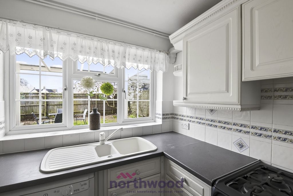 Property photo 2 of 27