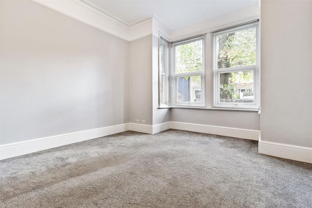 Property photo 3 of 18 28 Browning Rd-002.Jpg