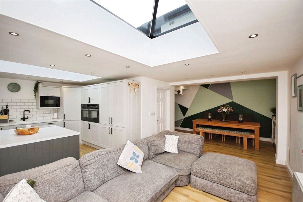 Property photo 3 of 19 Picture No. 24