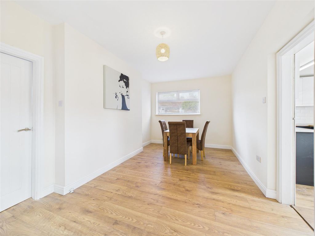Property photo 3 of 13 Cam05193G0-Pr0044-Still008.Jpg