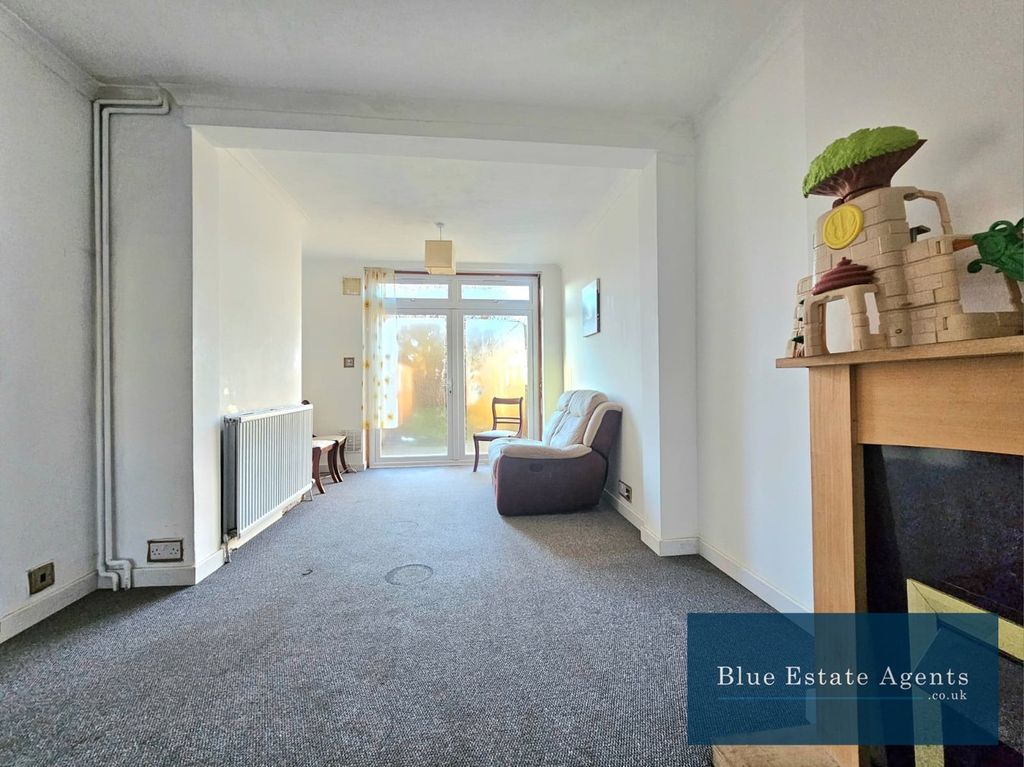 Property photo 1 of 12 Lounge