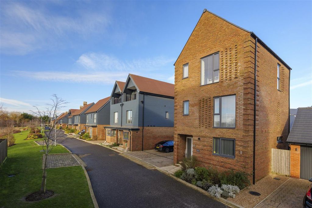 Property photo 1 of 32 Main Picture