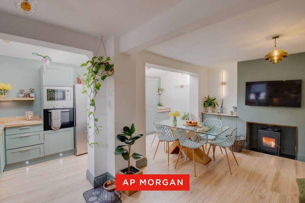 Property photo 2 of 25 Picture No. 15