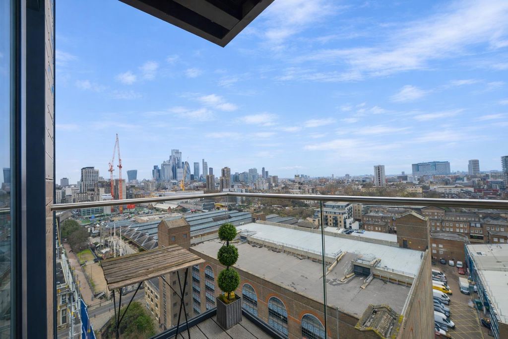 Property photo 2 of 18 Park Vista Tower3.Jpg