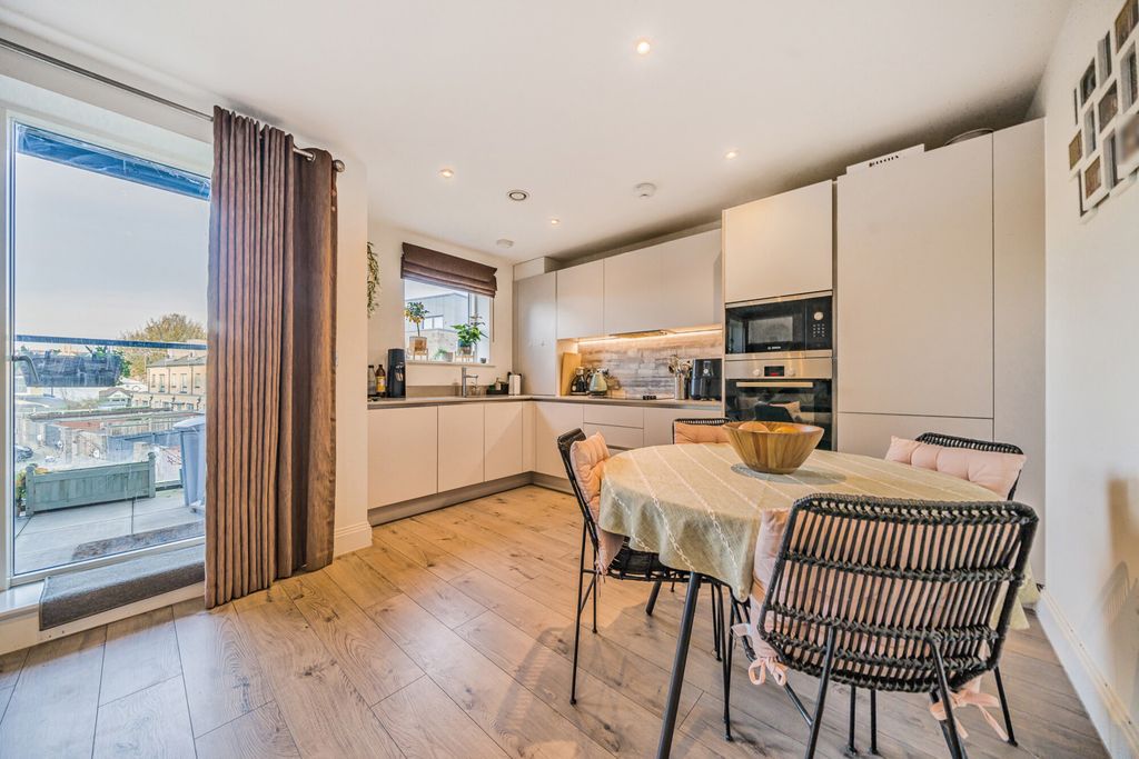 Property photo 3 of 24 Dining