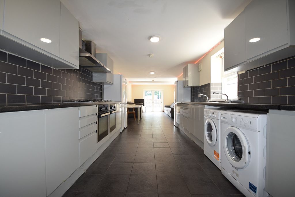 Property photo 3 of 18 Photo 1