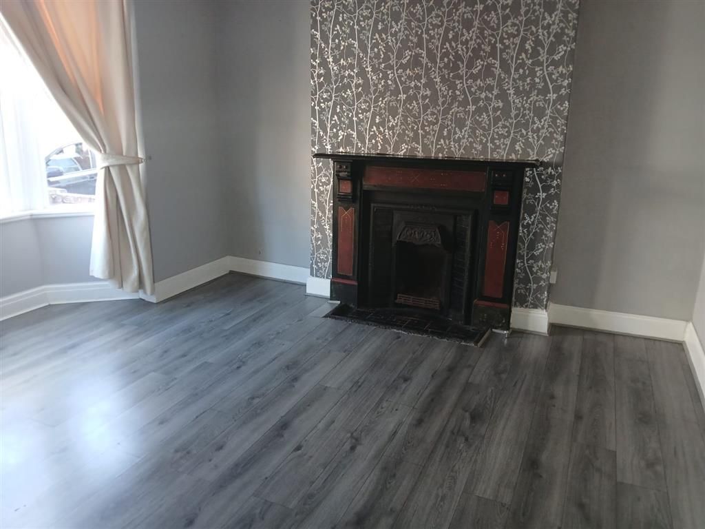 Property photo 1 of 9 Living Room