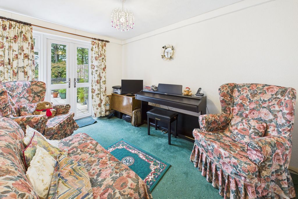 Property photo 3 of 11