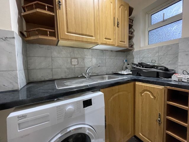 Property photo 2 of 9 Kitchen