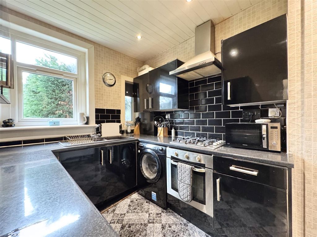 Property photo 2 of 9 Kitchen