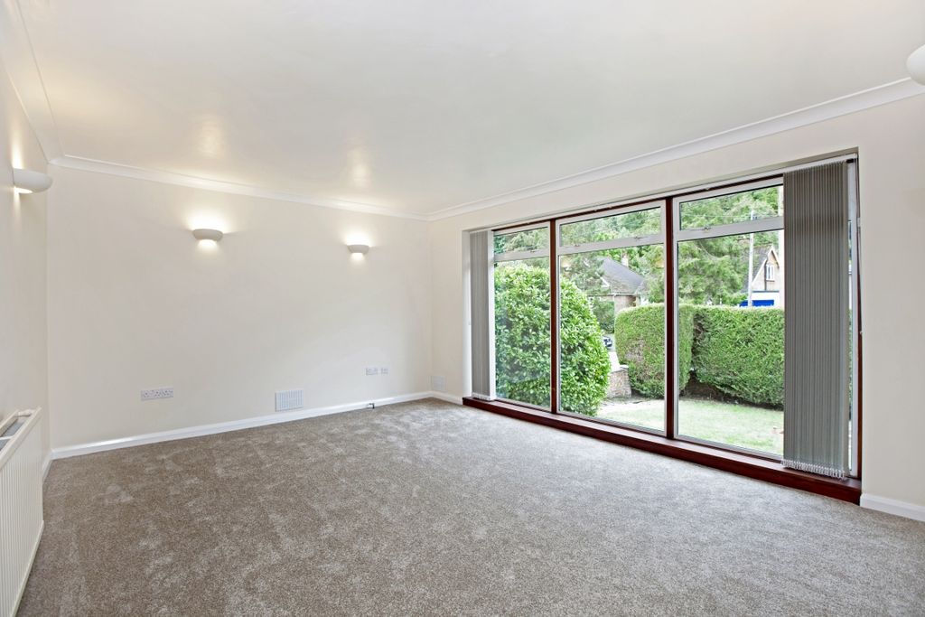 Property photo 3 of 10 Living Room