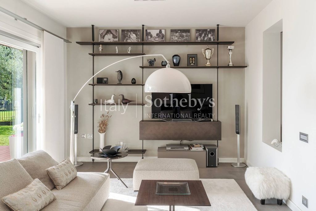 Property photo 3 of 32