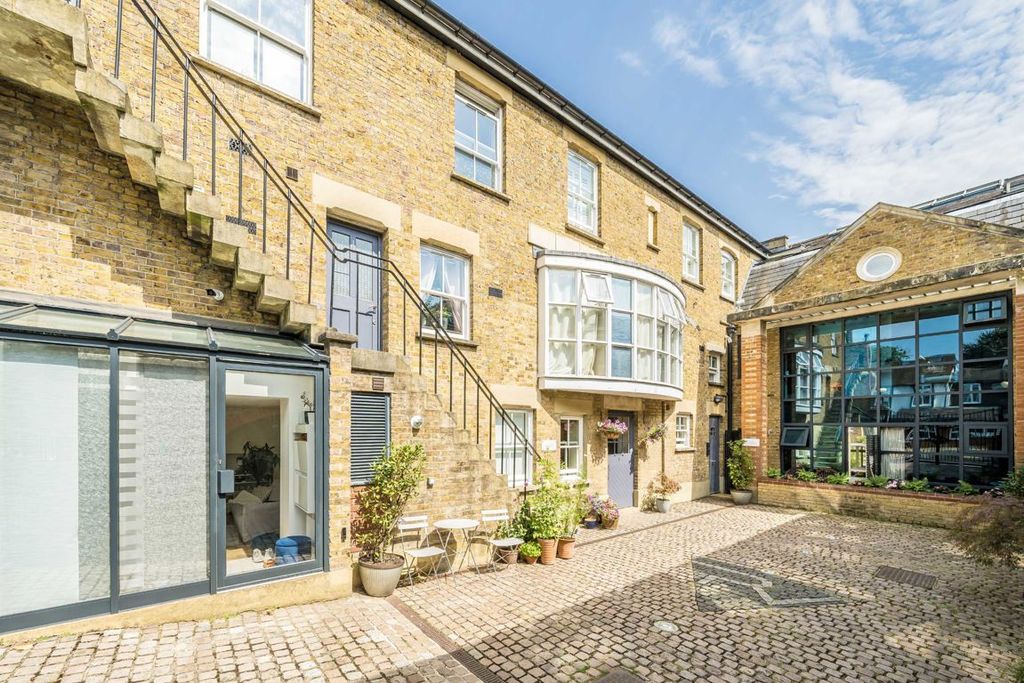 Property photo 1 of 5