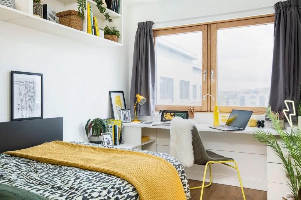 Property photo 3 of 8 Bedroom