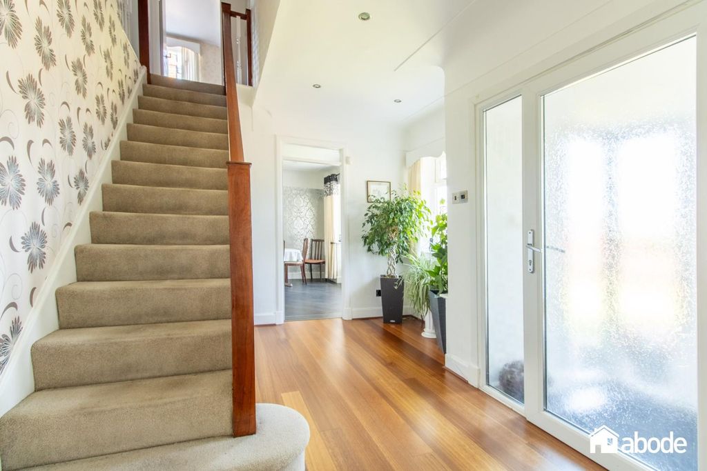 Property photo 2 of 35 6 Chellow Dene 12.Jpg