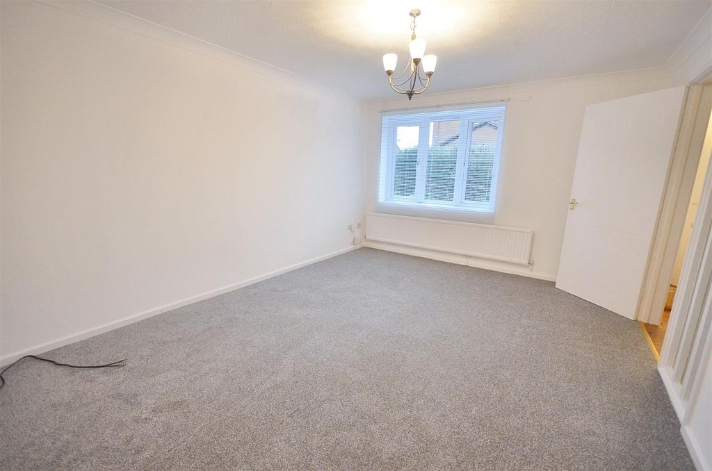 Property photo 2 of 15 Lounge