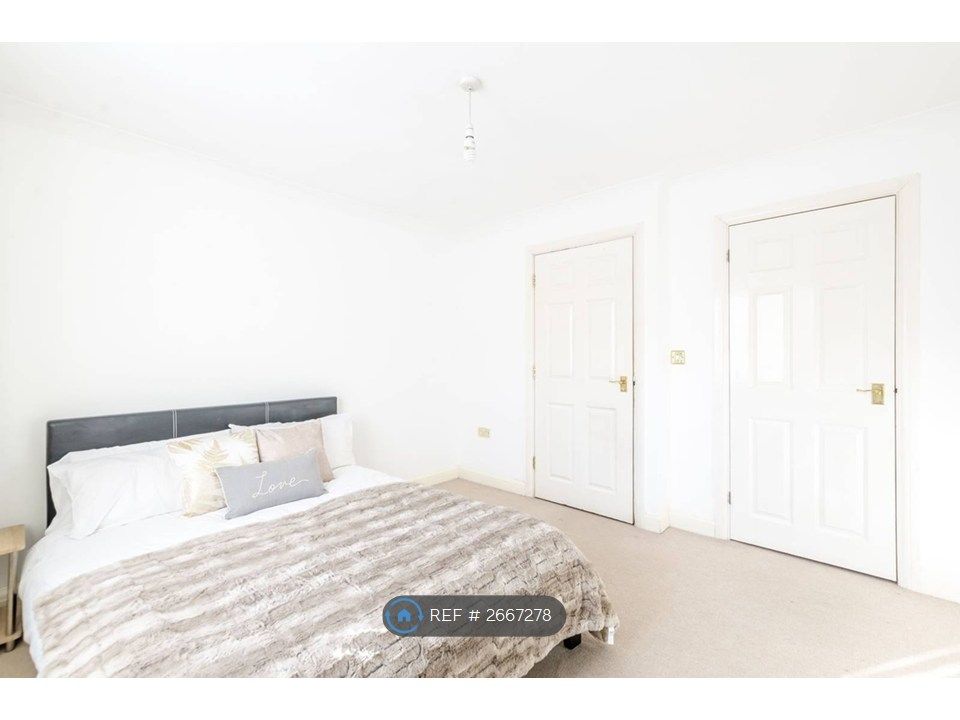 Property photo 3 of 31 Double Bedroom 1