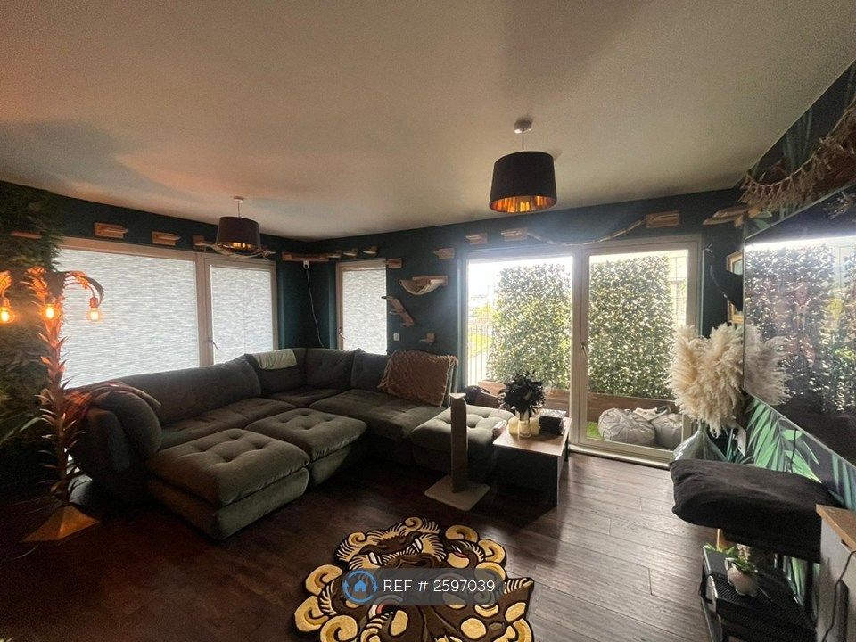 Property photo 2 of 18 Lounge
