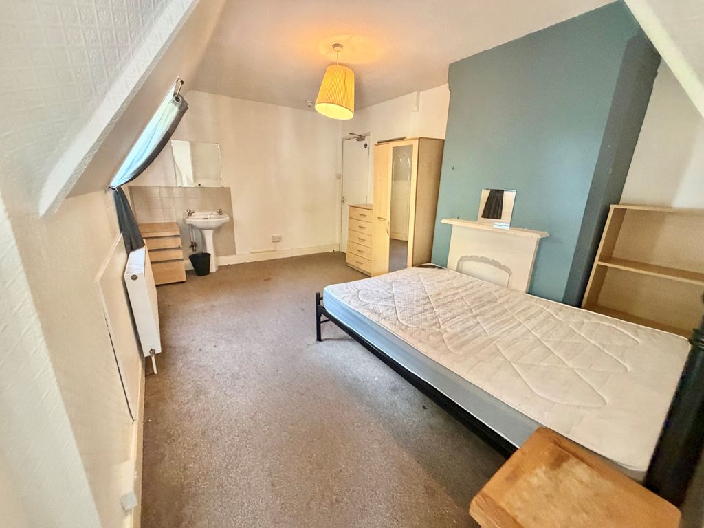 Property photo 2 of 13 Image