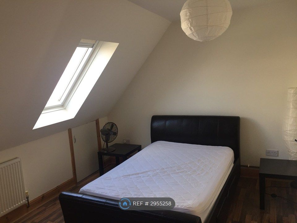 Property photo 3 of 4 Bedroom (View 1)